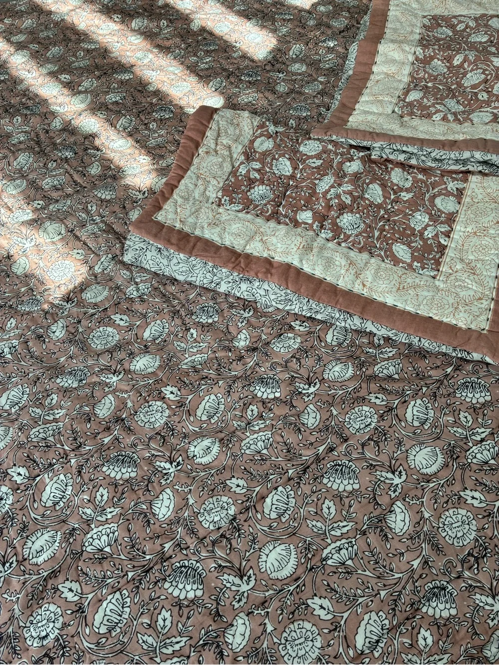 Rachel Zoe Block Print Quilt Set Queen 100% Cotton Floral Mauve Black Reversible
